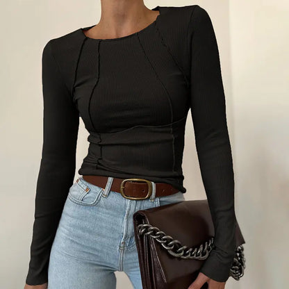 Top noir slim pour look chic et moderne