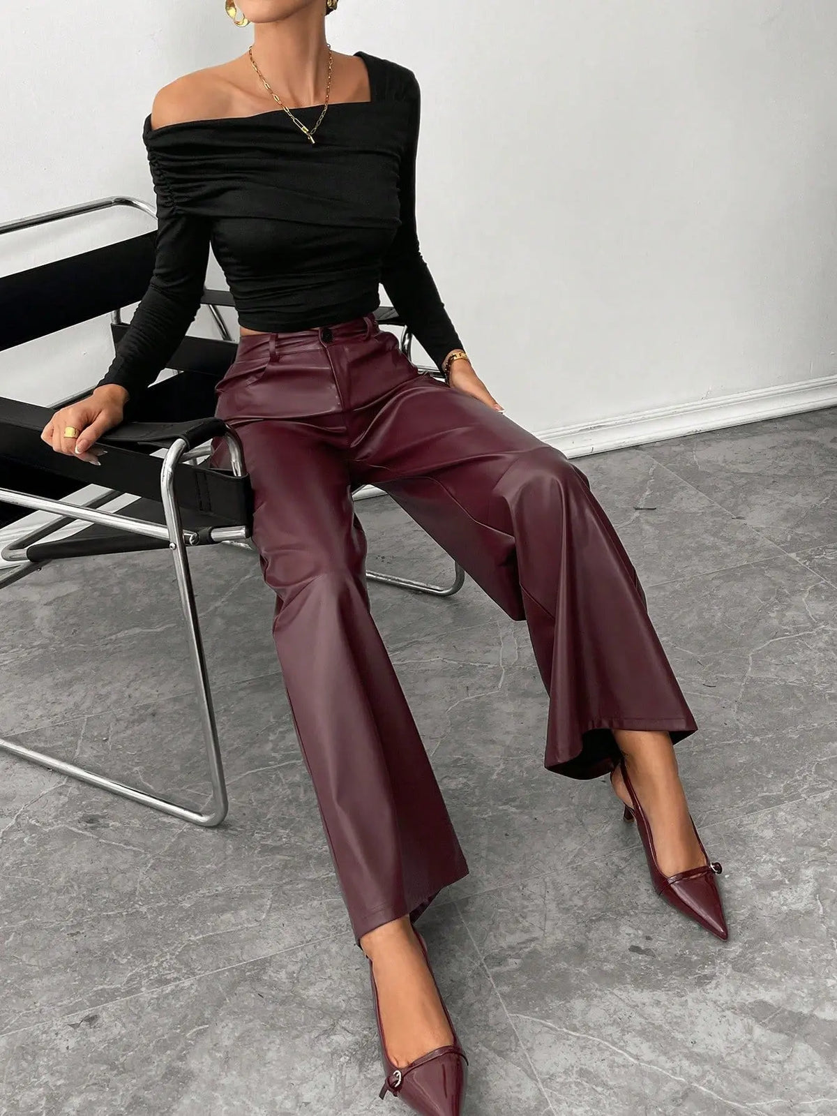 Pantalon large femme bordeaux en cuir végan SecretBombe