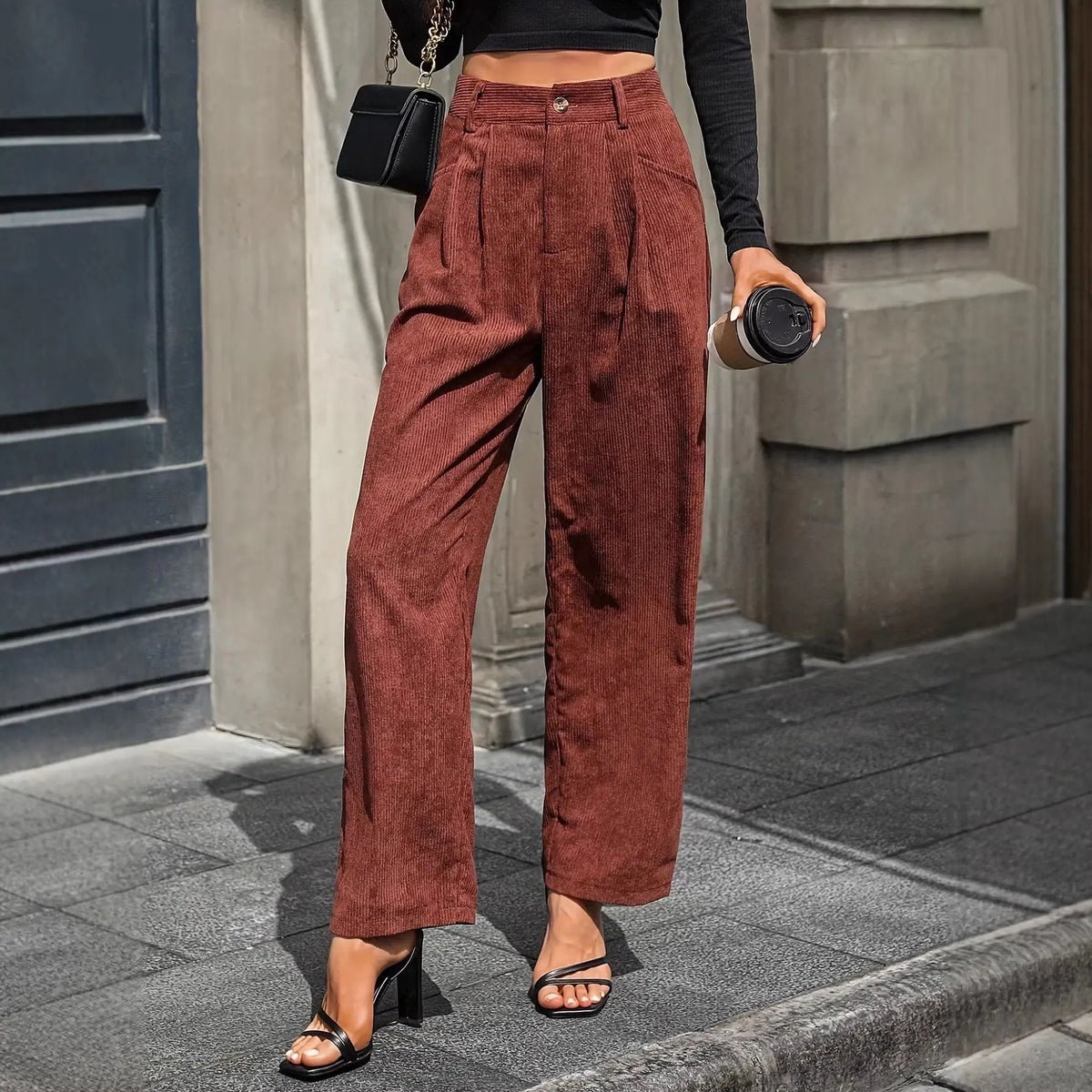 Pantalon carotte femme caramel au look élégant SecretBombe