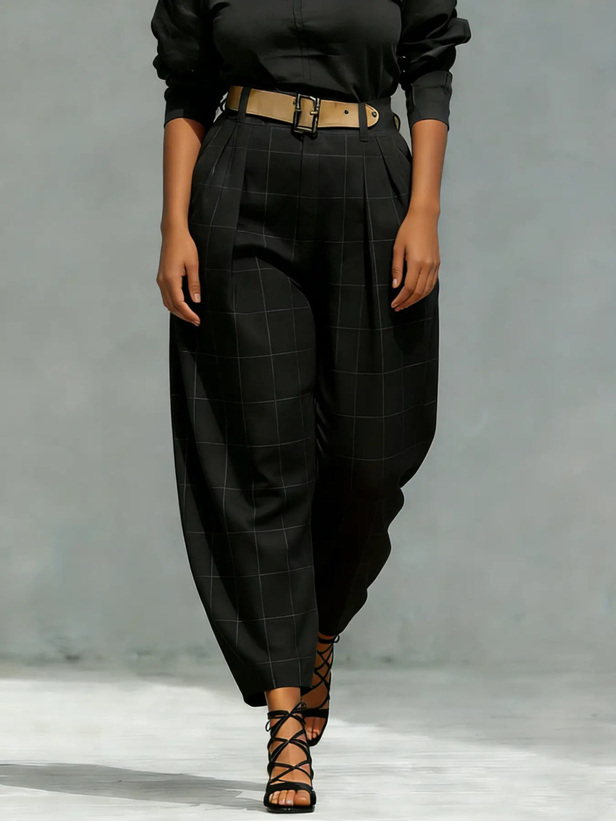 Pantalon carotte noir femme à coupe décontractée SecretBombe