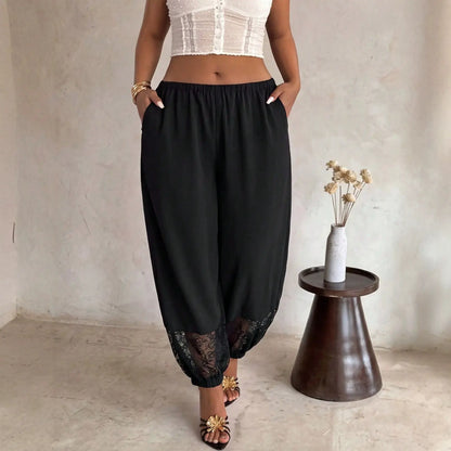 Pantalon carotte femme noir avec finition en dentelle SecretBombe
