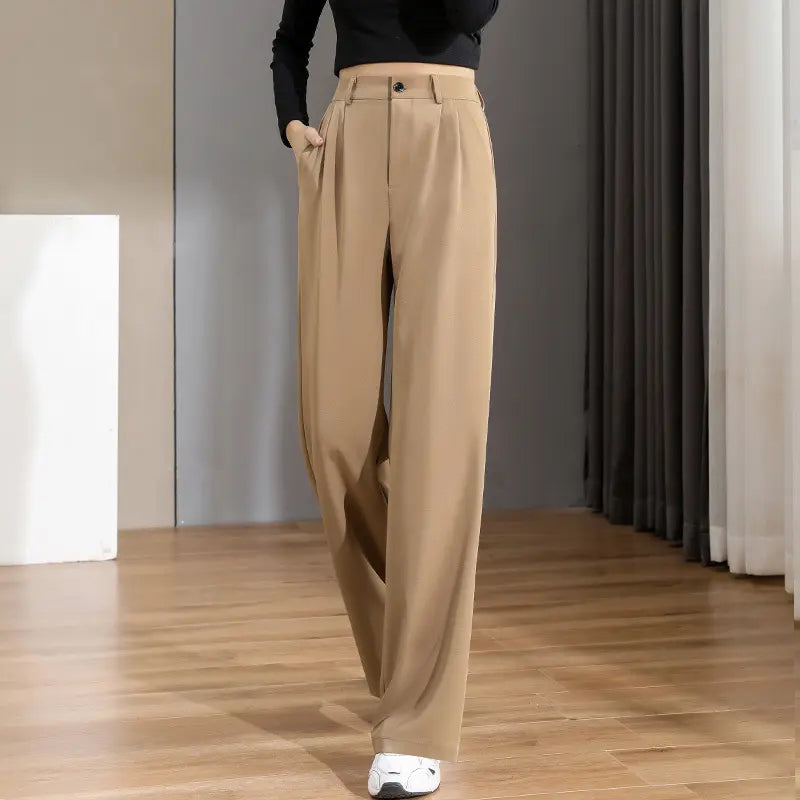 Pantalon femme beige tendance, taille haute et coupe droite