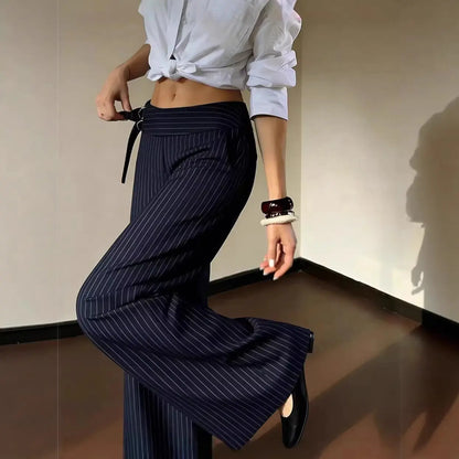 Pantalon palazzo bleu marine femme rayé au style chic SecretBombe