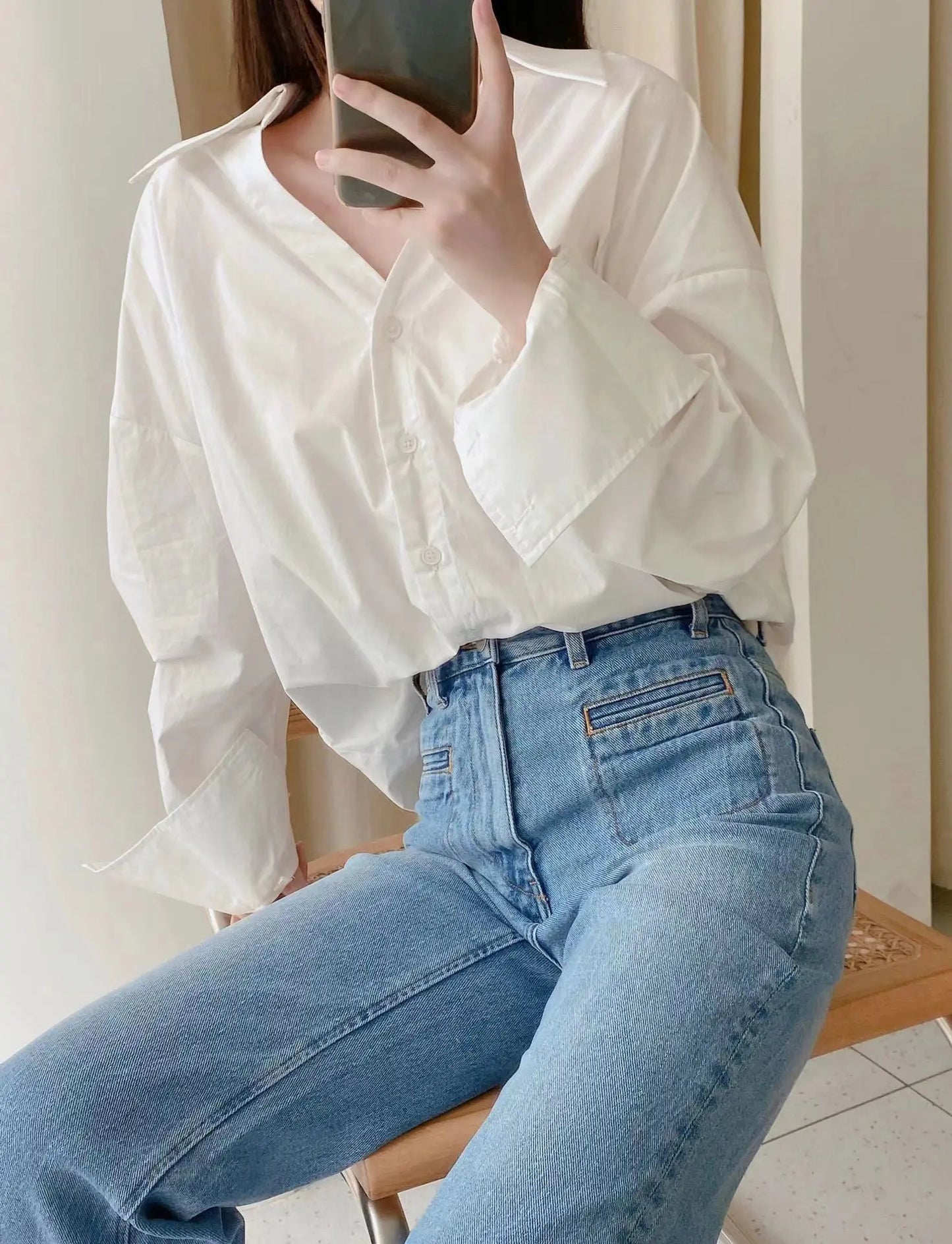Pantalon femme style urbain chic, coupe droite taille haute, multi-poches pratiques et élégantes