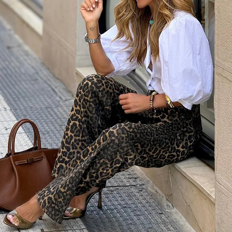 Pantalon femme motif léopard, style tendance et audacieux