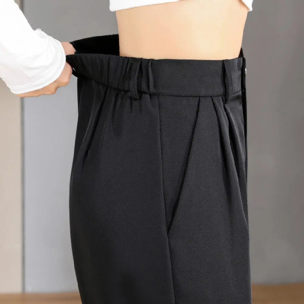 Pantalon femme noir élégant avec pinces à l’avant