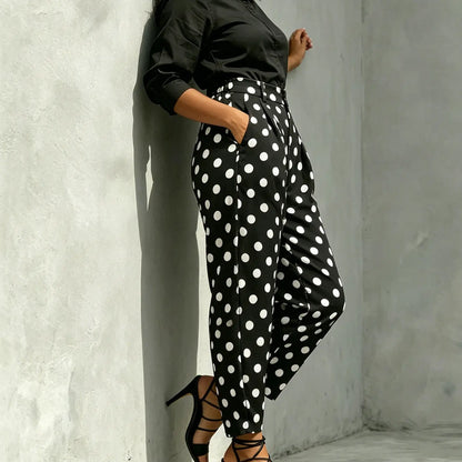Pantalon carotte noir à pois blancs au style tendance SecretBombe