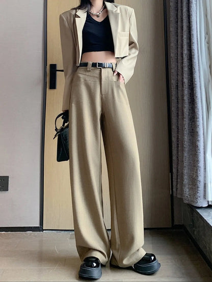 Pantalon droit ample beige chic pour un look tendance - SecretBombe