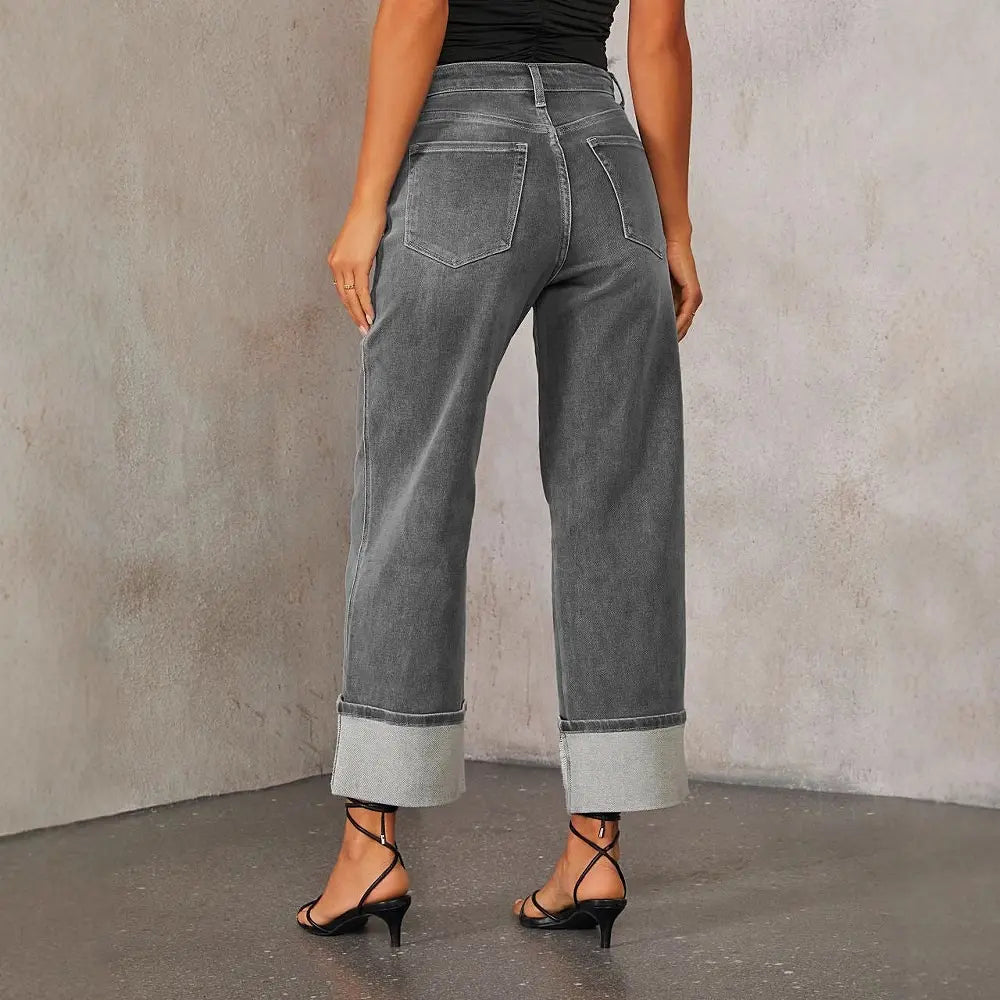 Pantalon jean femme style streetwear coupe droite, effet usé moderne et urbain