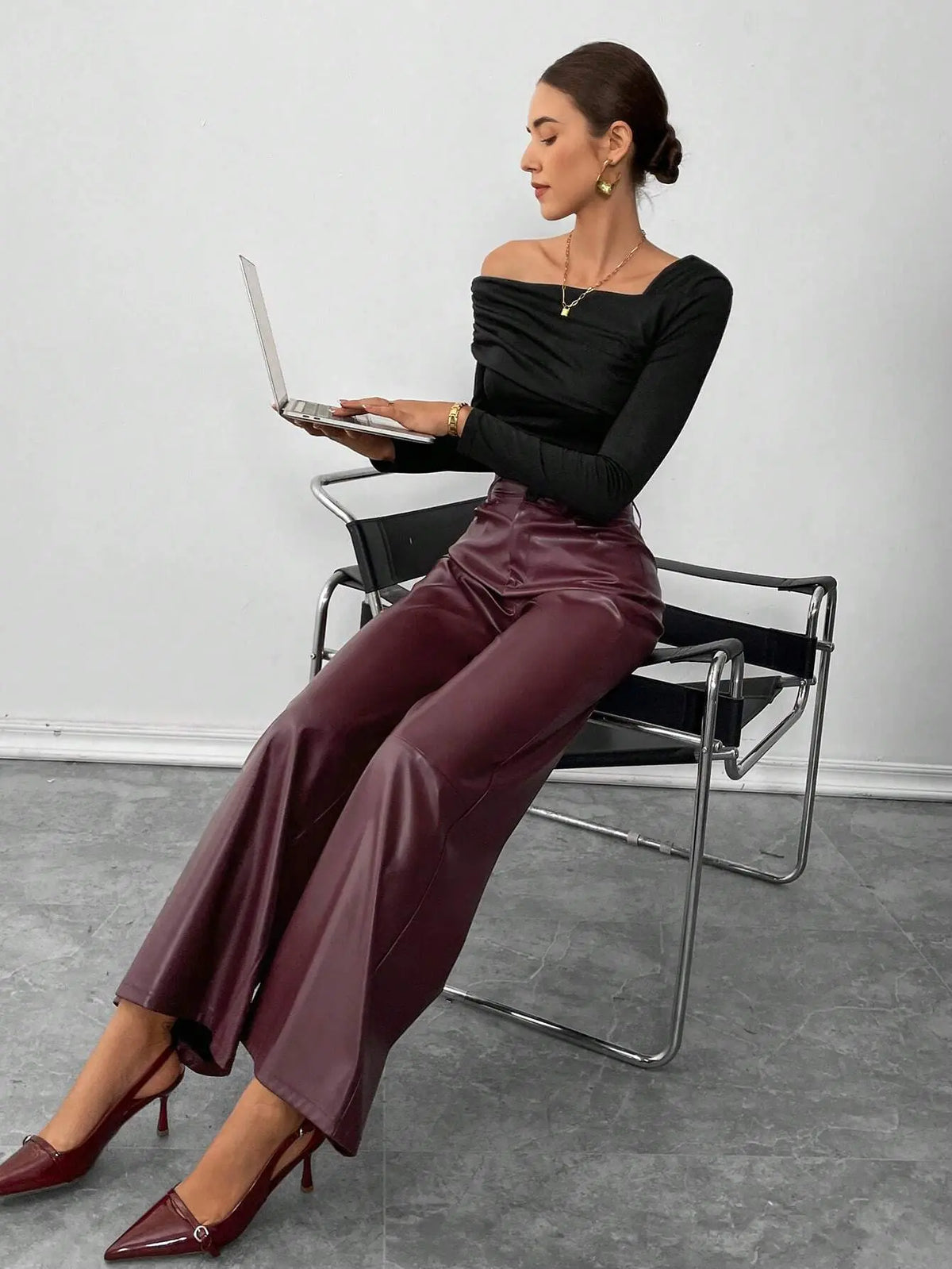 Pantalon femme bordeaux à taille haute et jambes larges SecretBombe
