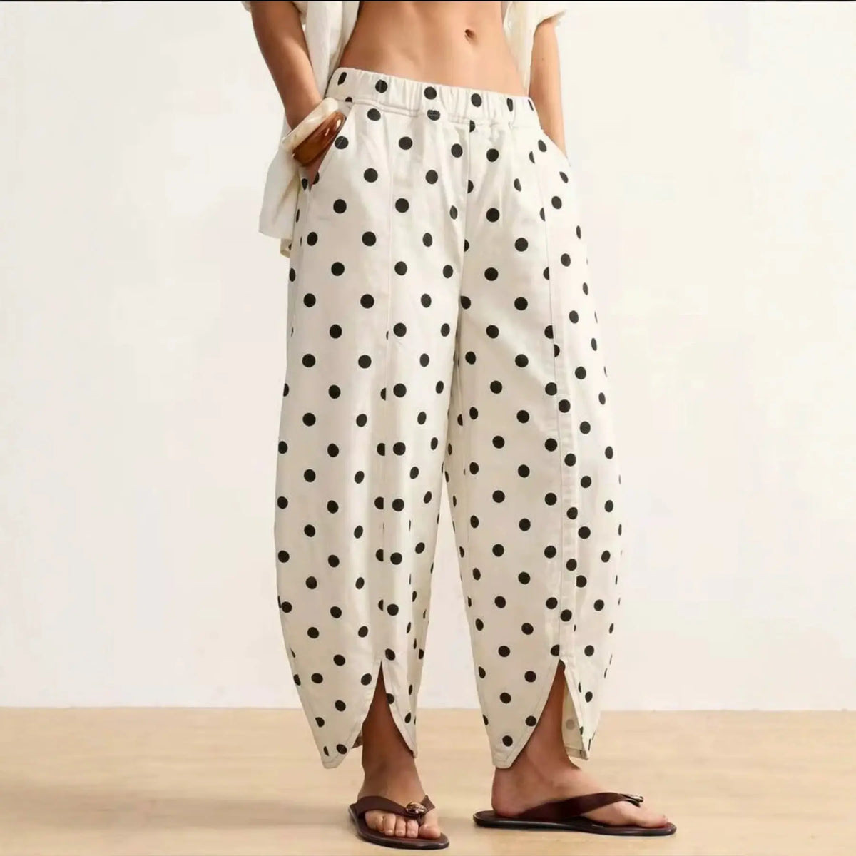 Pantalon large femme à pois noirs au style estival SecretBombe
