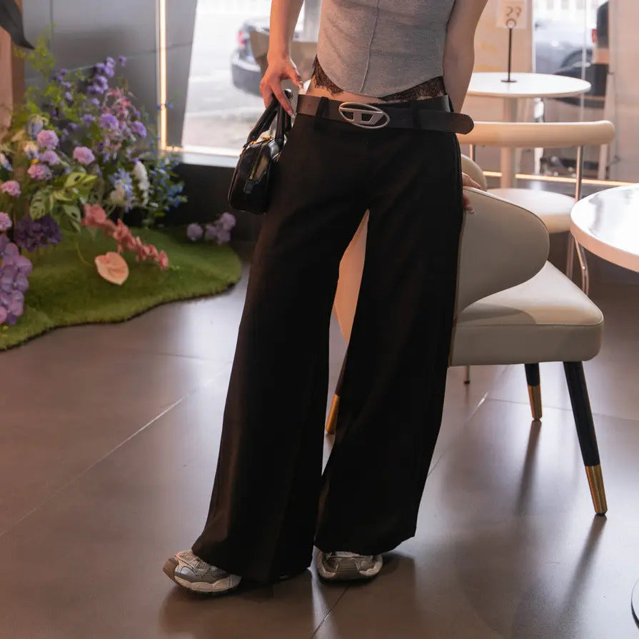 Pantalon noir SecretBombe style minimaliste et chic pour femme