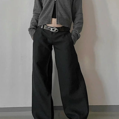 Vue de face pantalon large noir SecretBombe pour femmes