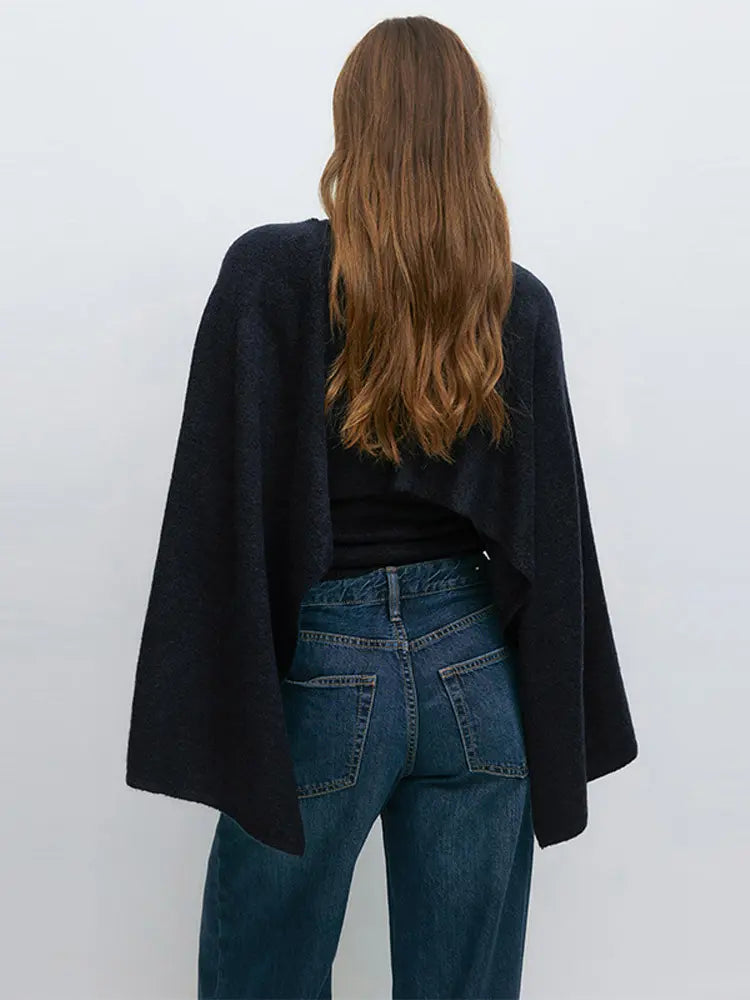 Pull cape femme noir manches longues élégant et confortable – SecretBombe