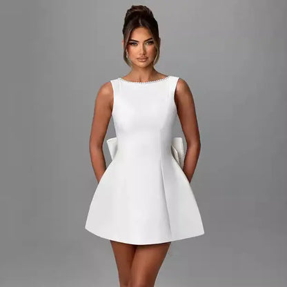 Robe courte elegante noeud dos detail perles SecretBombe