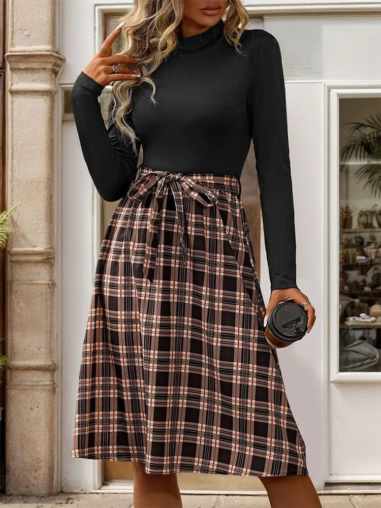 Robe à carreaux noire vue de face avec style moderne et raffiné