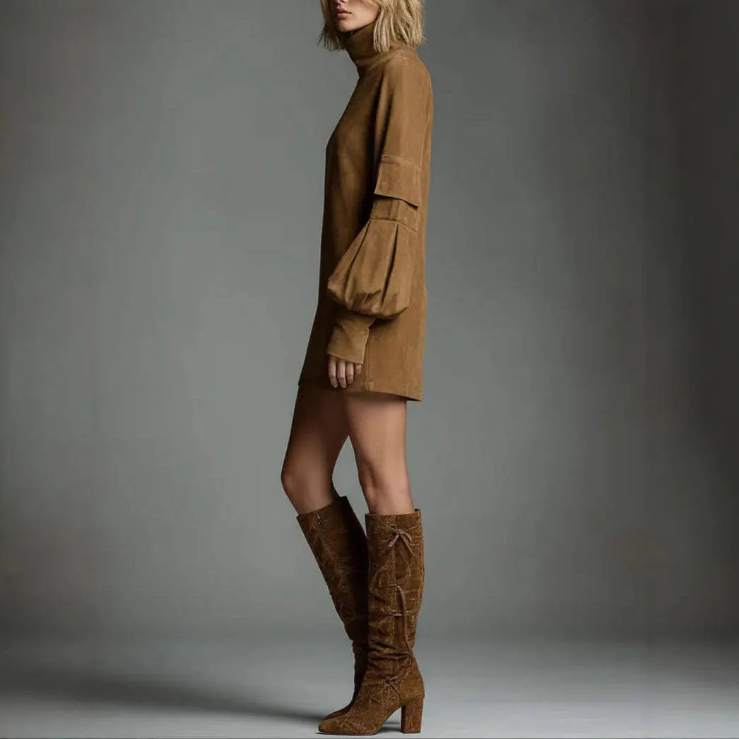 Robe courte femme effet suédine portée avec bottes style tendance – secretbombe