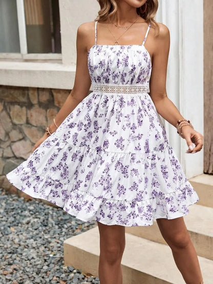 Robe estivale noire fleurie courte avec bretelles réglables et volants