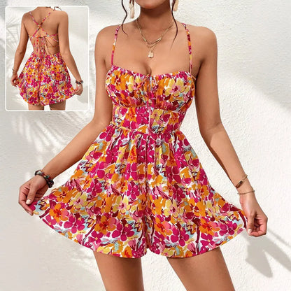 Robe florale bohème rouge fluide avec jupe courte et décolleté froncé flatteur