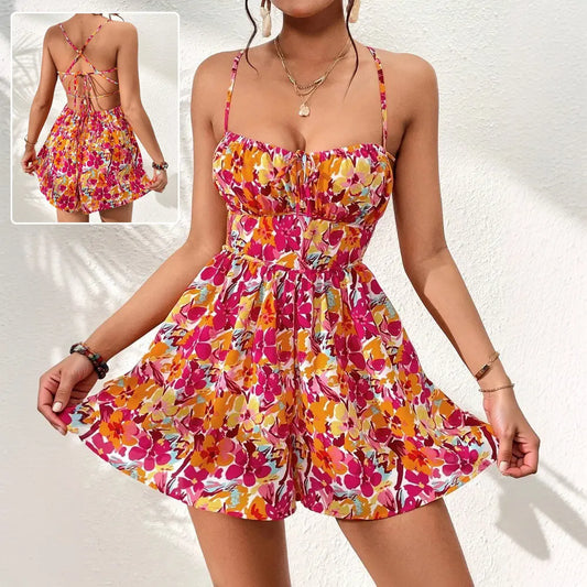 Robe florale bohème rouge fluide avec jupe courte et décolleté froncé flatteur