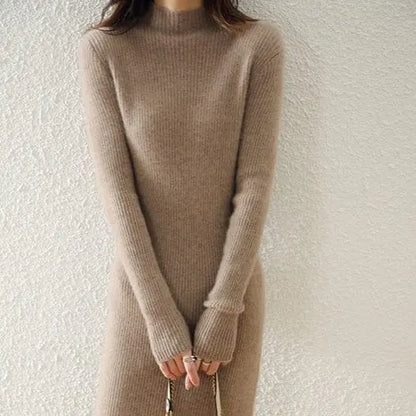 Robe élégante en cachemire couleur taupe, manches longues