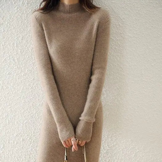 Robe élégante en cachemire couleur taupe, manches longues