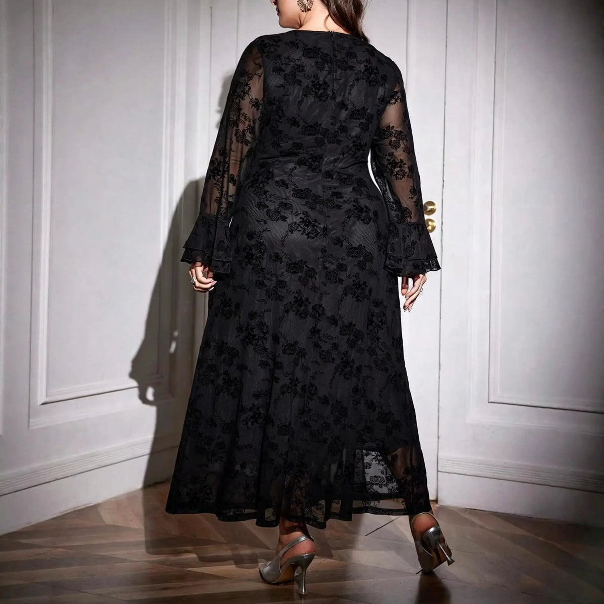 Robe longue femme noire en dentelle à manches évasées XL–4XL | SecretBombe