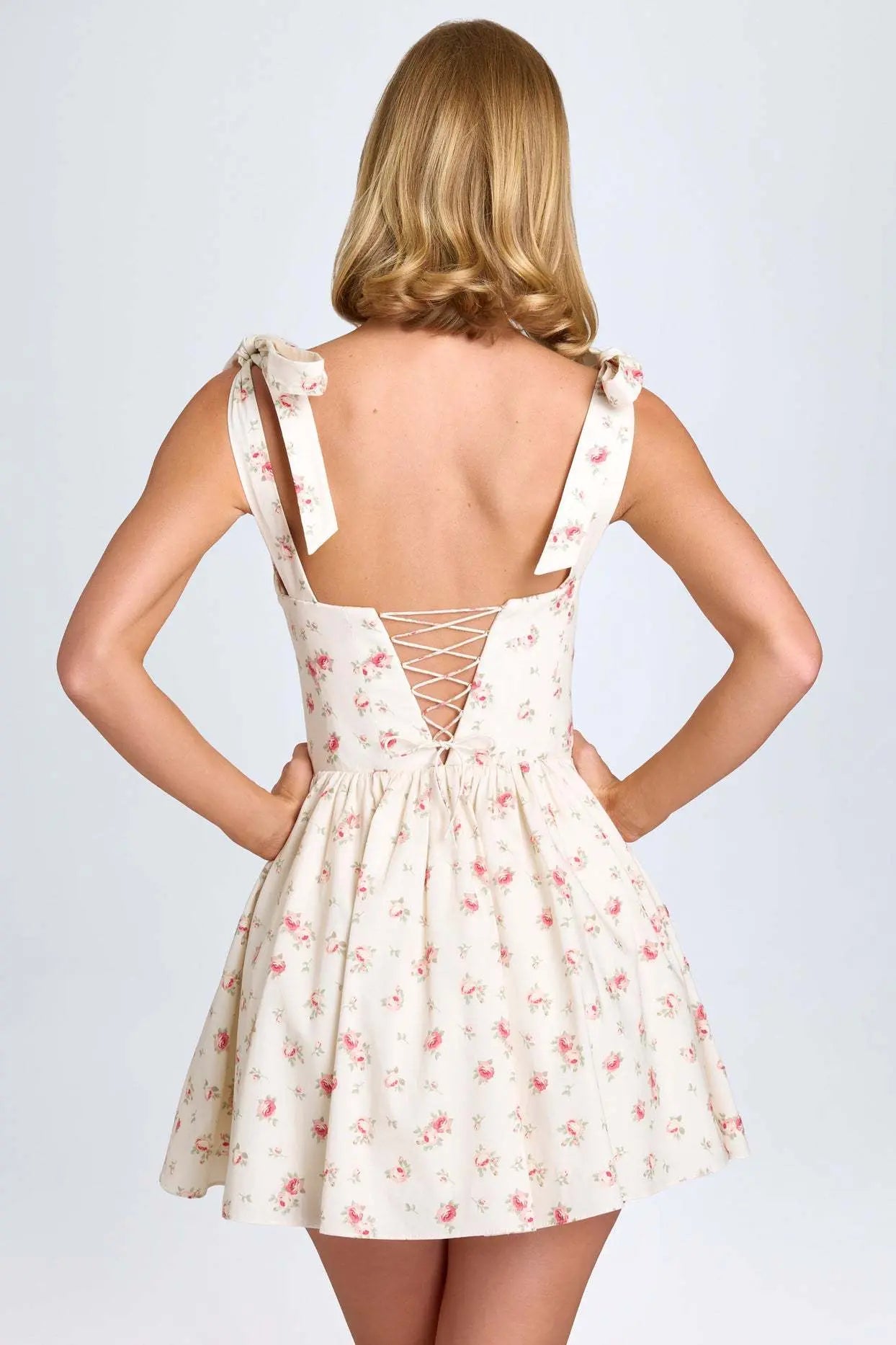 Robe plissée fleurie légère et confortable pour sortie ou quotidien