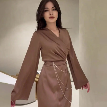 Robe satinée disponible du S au XXL, fluide, confortable et raffinée