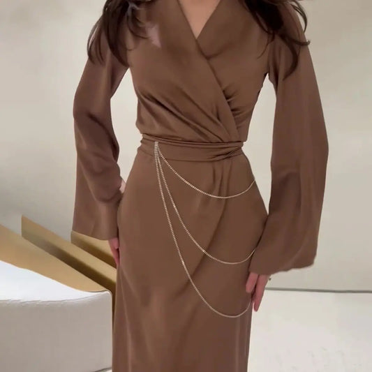 Robe satinée disponible du S au XXL, fluide, confortable et raffinée