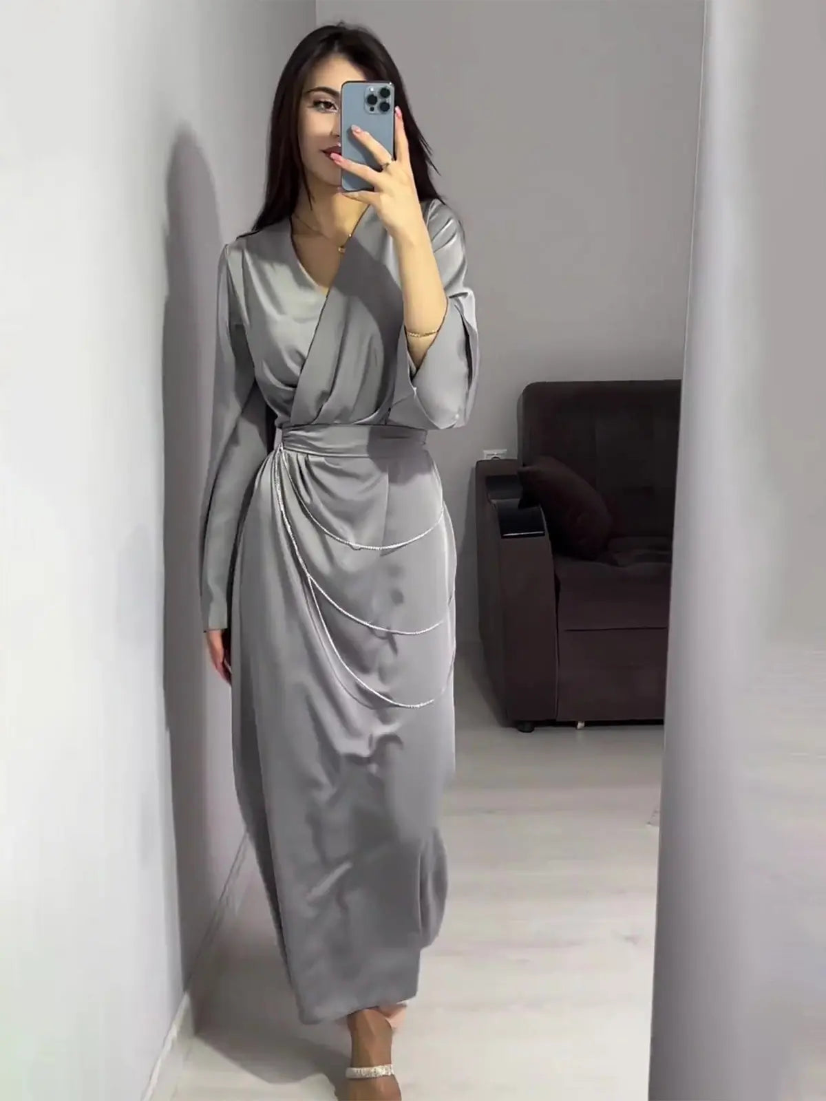 Détails des plis et du tissu mercerisé effet satin pour un rendu luxueux