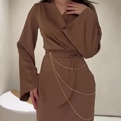 Robe effet satin au style socialite chic et tendance