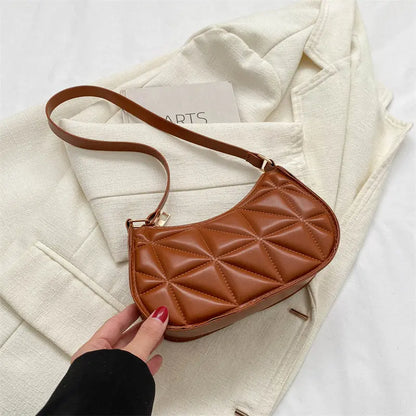 Sac bandoulière marron en cuir végan matelassé, vue de face