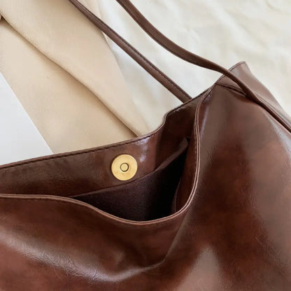 "Sac à main femme design moderne avec grand compartiment pour quotidien"