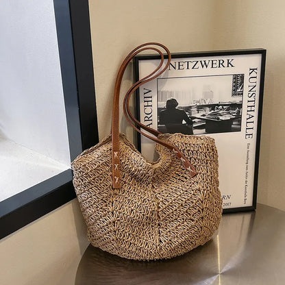 Sac femme porté main taupe , spacieux et souple, parfait pour sorties et shopping