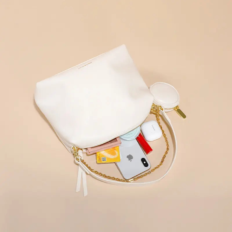 "Sac en cuir véritable beige, élégant et pratique pour la vie urbaine"