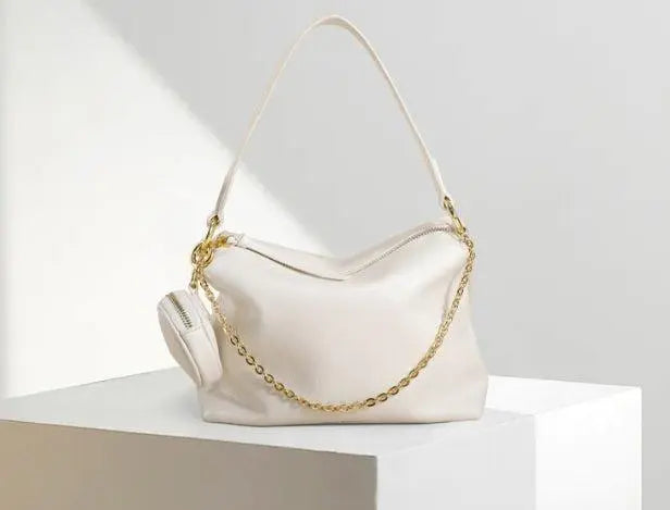 "Sac en cuir véritable beige, élégant et pratique pour la vie urbaine"