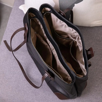 Fermeture zippée robuste du sac en cuir véritable rétro.
