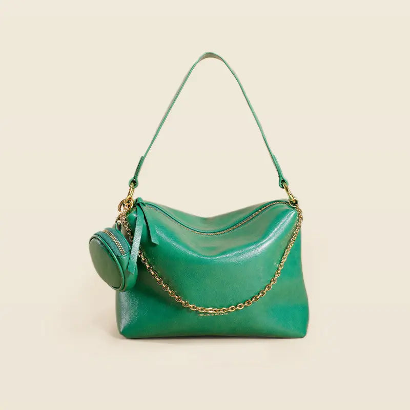 "Sac en cuir vert, design moderne et coutures apparentes"