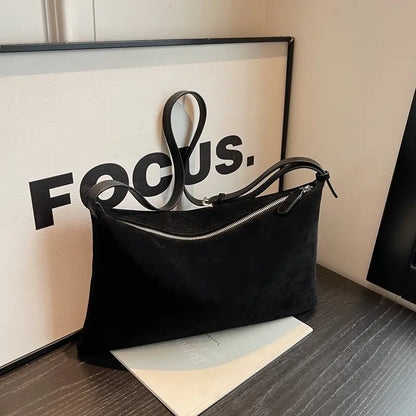 Sac en daim avec compartiment intérieur pour téléphone et essentiels
