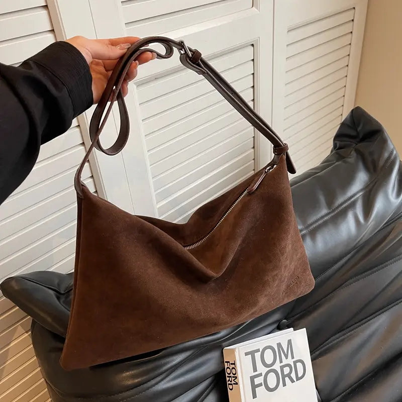 Sac en daim femme pour usage quotidien, chic et stylé