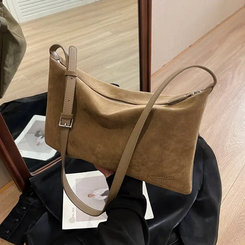Sac en daim femme pour usage quotidien, chic et stylé