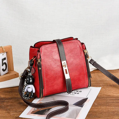 "Sac à main compact femme, revêtement cuir durable et design élégant"