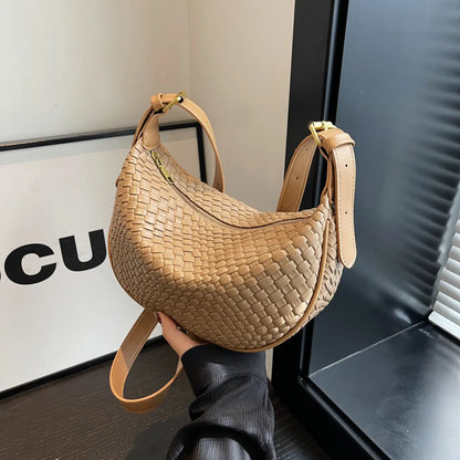 "Sac à main en cuir végan beige, chic et confortable pour femme"