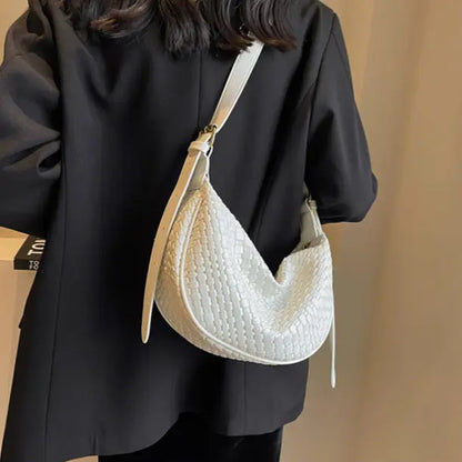"Sac à main en cuir végan blanc minimaliste, souple et raffiné"