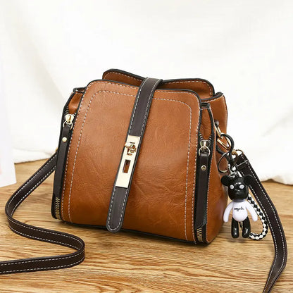 "Sac à main compact effet cuir avec bandoulière confortable et stylée"