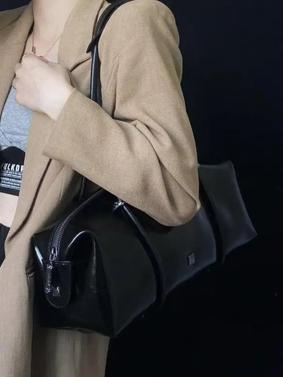 Sac noir structure interne avec fermeture glissière, polyvalent"