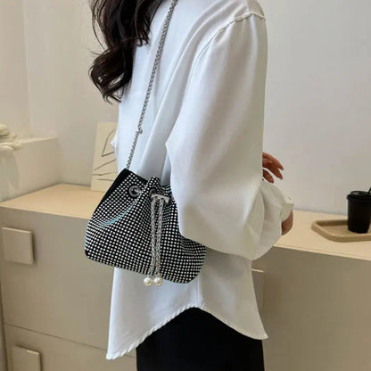sac seau femme dimensions 23,5x16,5x14,5 cm, format pratique pour le quotidien