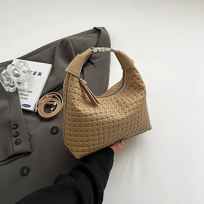 Sac seau femme style urbain, pratique et élégant
