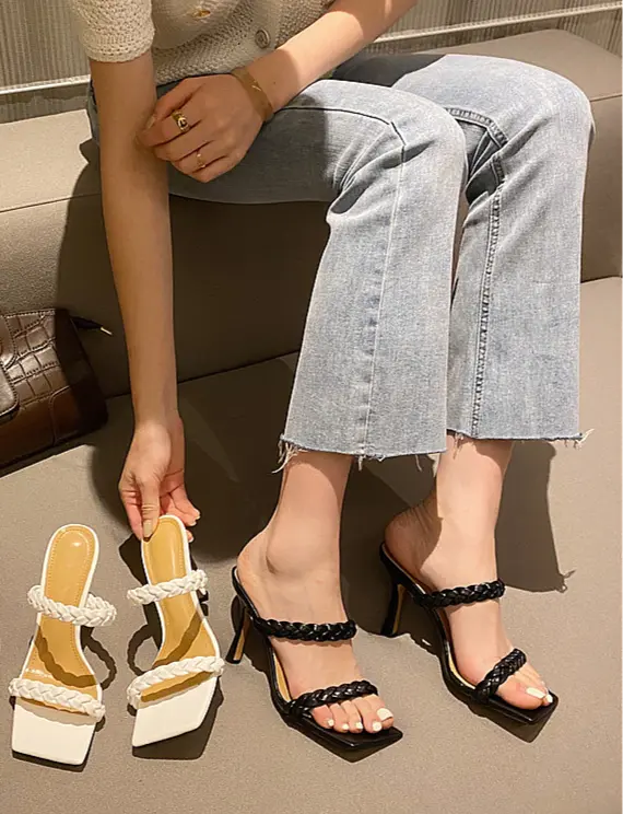 Sandales à talons femme élégantes en cuir végan, style chic et moderne, disponibles en noir, blanc 